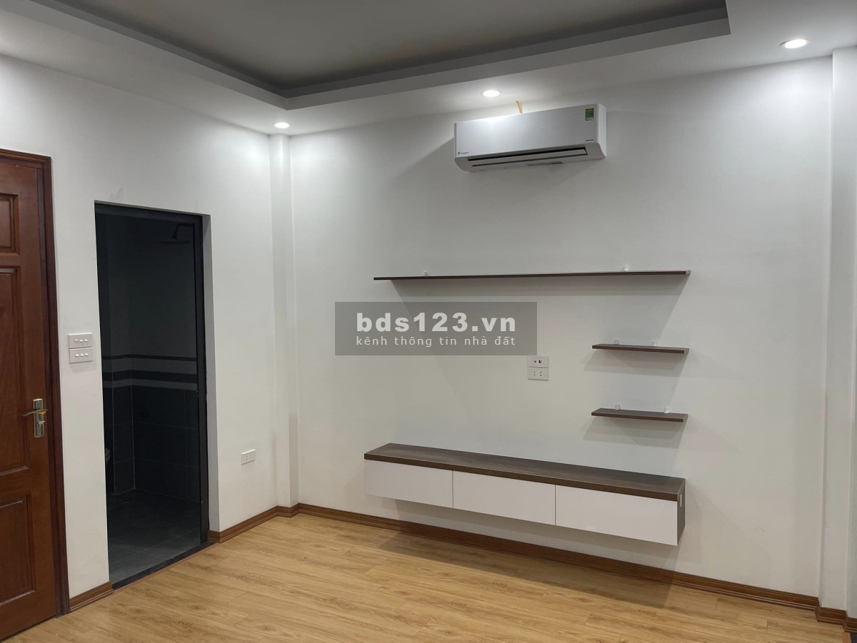 Bán nhà mặt phố - Ô tô tránh - Kinh doanh đỉnh - 5 tầng x MT 4.4M