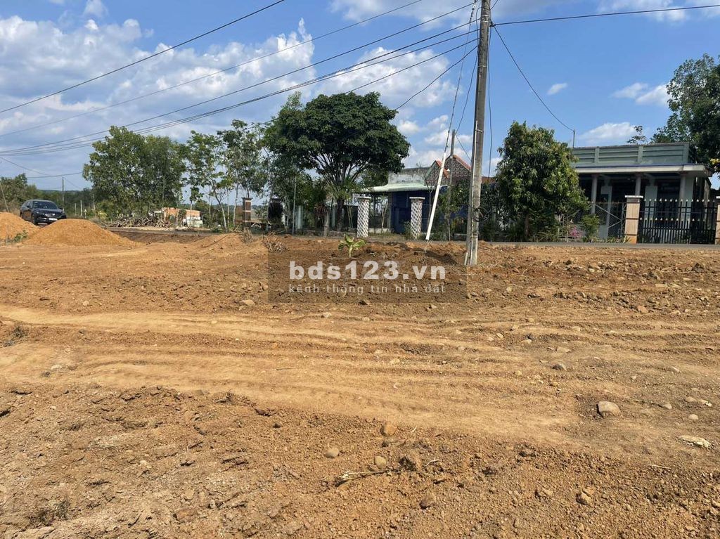 Bán đất ngay KCN 10x50m có 200m2 thổ cư đường nhựa 29m