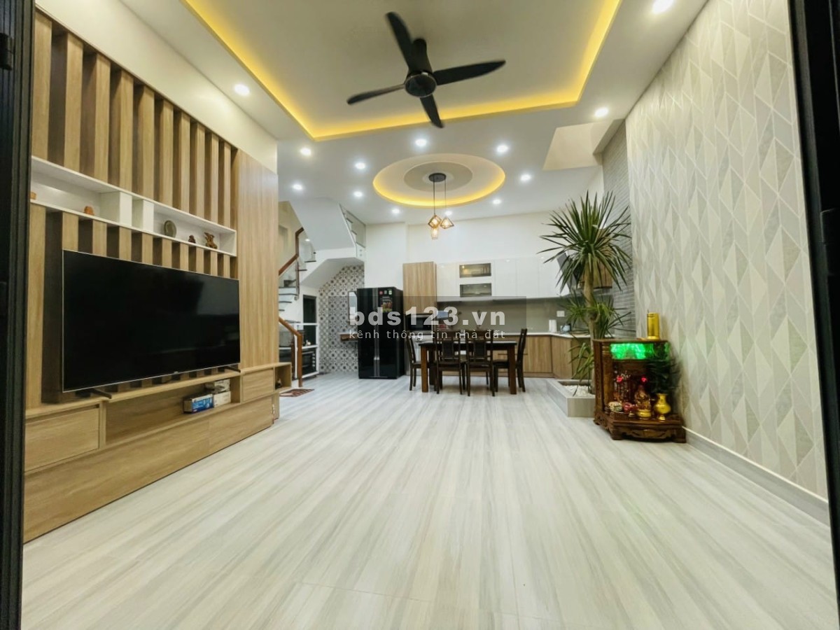 Bán nhà riêng sổ chuận quận Bình Tân ngang 7m, dài 7.5m 4 tầng chỉ hơn 4tỷ