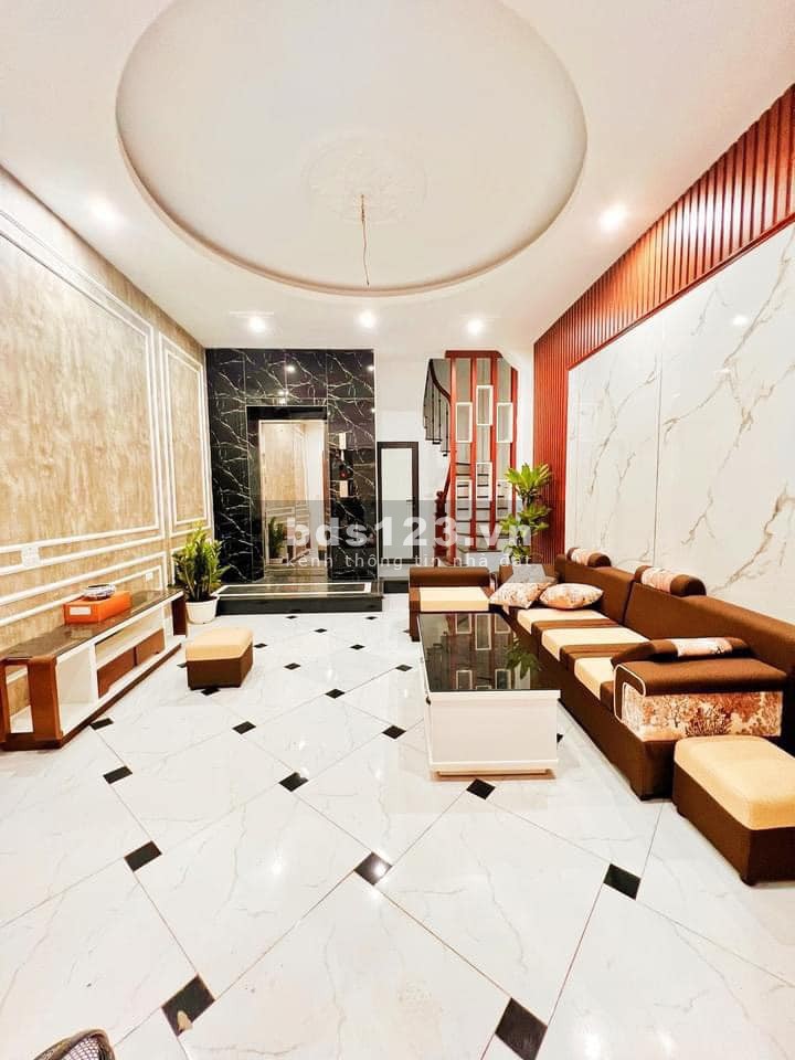 Bán nhà gấp nhỉnh 6tỷ 38m2 ngõ oto thang máy trung tâm Hai Bà Trưng, ngập tràn tiện ích.