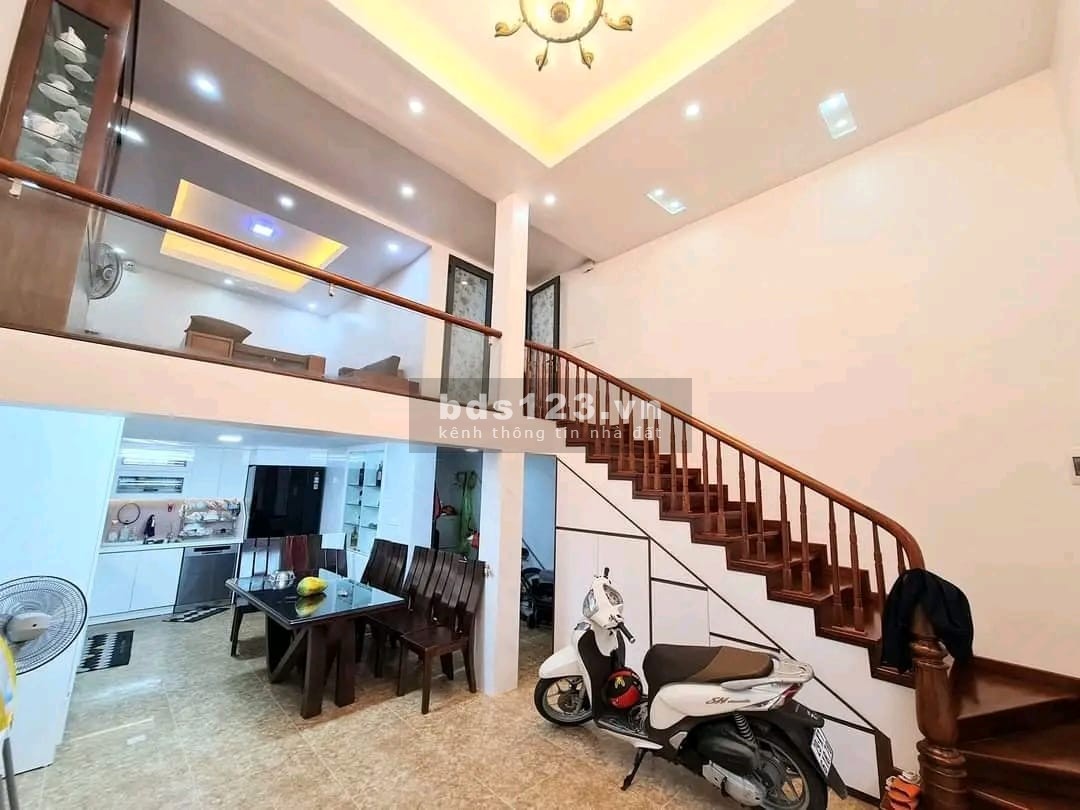 Bán nhà riêng trung tâm quận ngõ thông gần phố gàn ô tô nhà mới MT 5,5m - 53m - 5 tầng nội thất xịn