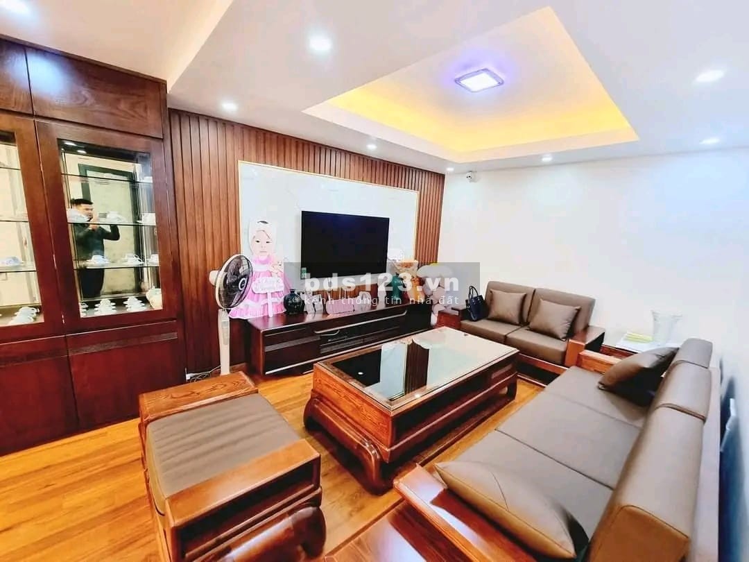 Bán nhà riêng trung tâm quận ngõ thông gần phố gàn ô tô nhà mới MT 5,5m - 53m - 5 tầng nội thất xịn