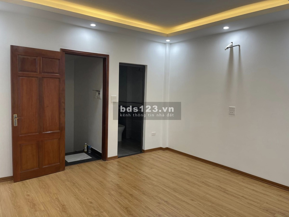 Bán nhà mặt phố - Ô tô tránh - Kinh doanh đỉnh - 5 tầng x MT 4.4M