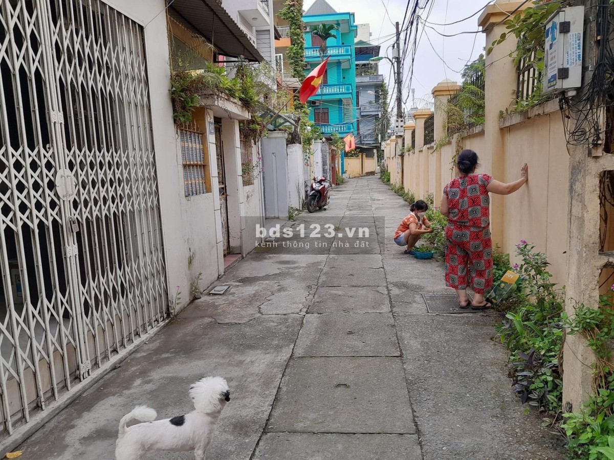 Gia đình cần bán nhà Hoàng Quốc Việt, Cầu Giấy, phân lô cao cấp, ô tô vào nhà. 100m2 giá nhỉnh 12 tỷ