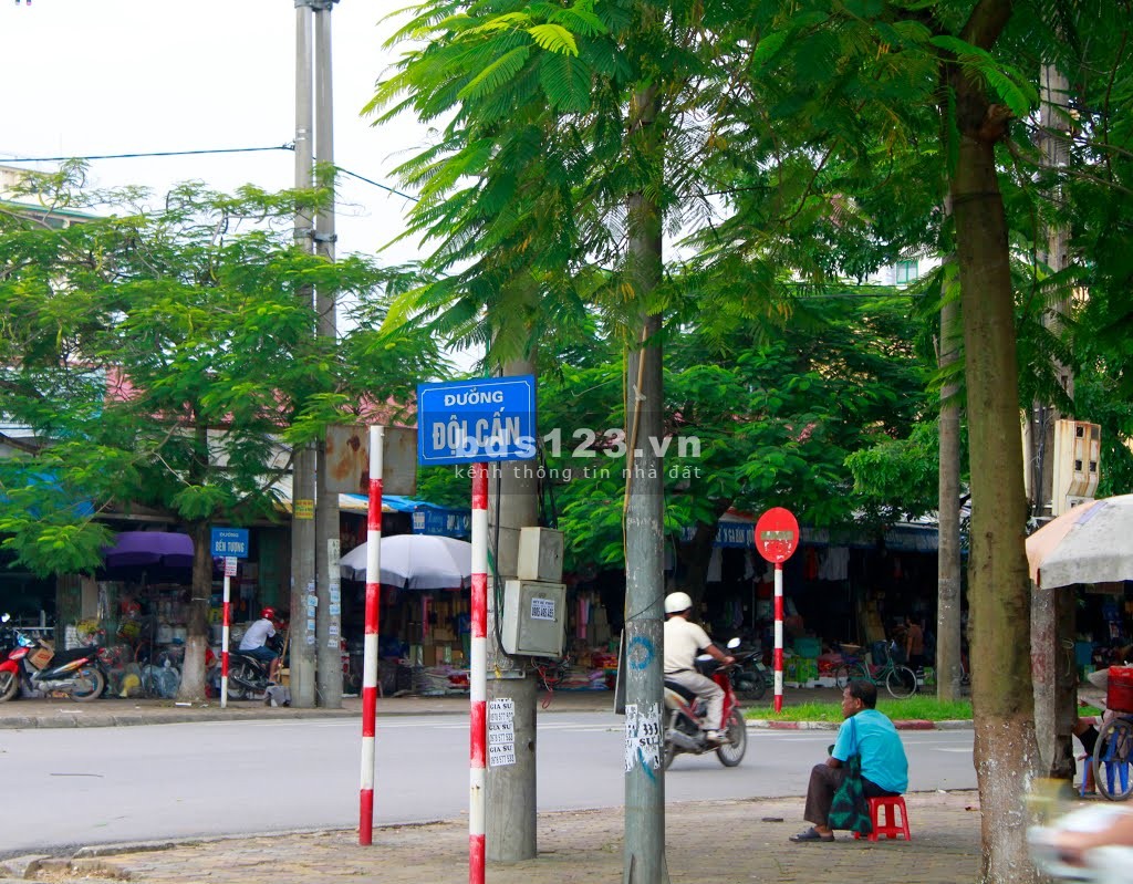 Chính chủ bán nhà mặt ngõ Đội Cấn gần Lăng Bác giá 25,5 tỷ, 220m. MT 11m, có thể bán 1/2