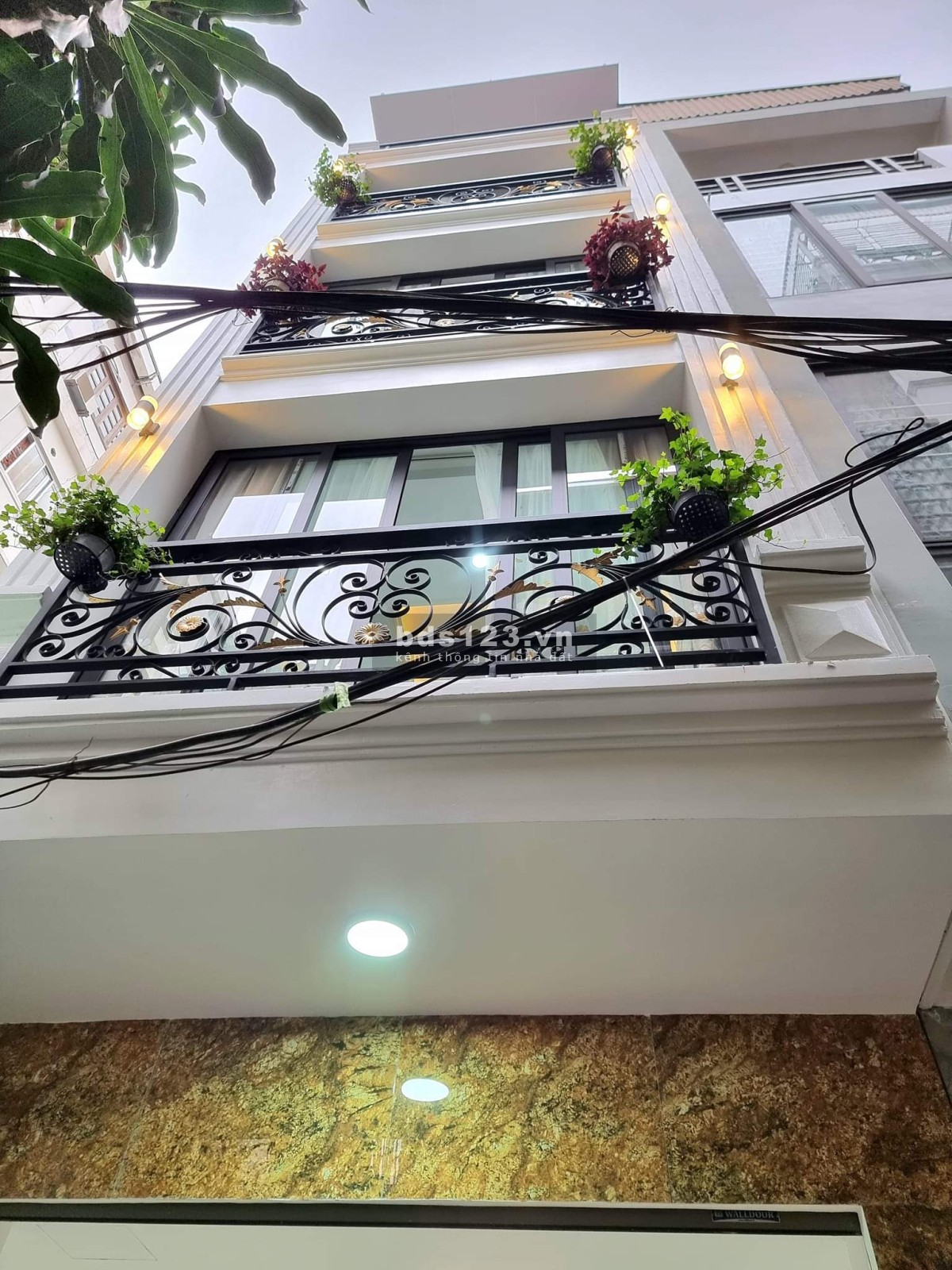 - Bán nhà Lương Thế Vinh 4 tầng, phân lô, ô tô dừng đỗ ngày đêm giá chỉ nhỉnh 6 tỷ