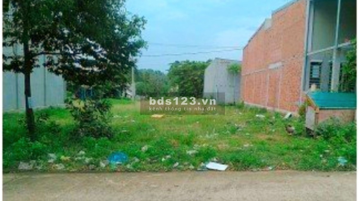 Về Bến Tre định cư sang gấp lô đất 450m2. Giá 1ty140tr. Ngay khu DTM Bình Dương.