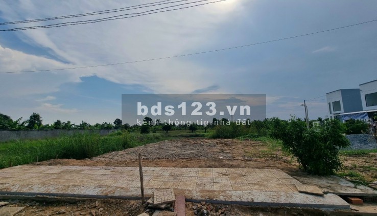 Cần tiền mua xe công tai nơ nên bán đất lô nằm ở Thuận An Bình Dương diện tích 300m2