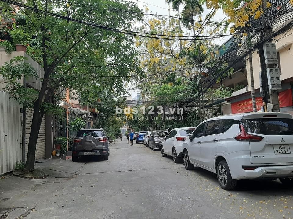 Bán nhà quận Ba Đình, phố Ngọc Khánh. Dt 58m, 5T, MT 5.2m, 16 Tỷ. Ô Tô tránh, Ở và KDoanh cực sướng