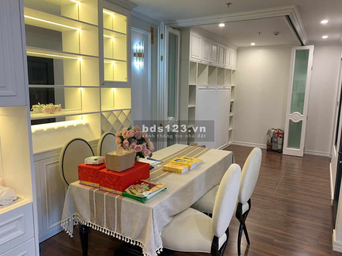 Cần tiền bán gấp căn hộ 2N+1 GÓC 70M2 giá 1,8 tỷ tặng nội thất Vinhomes Ocean Park Gia Lâm.