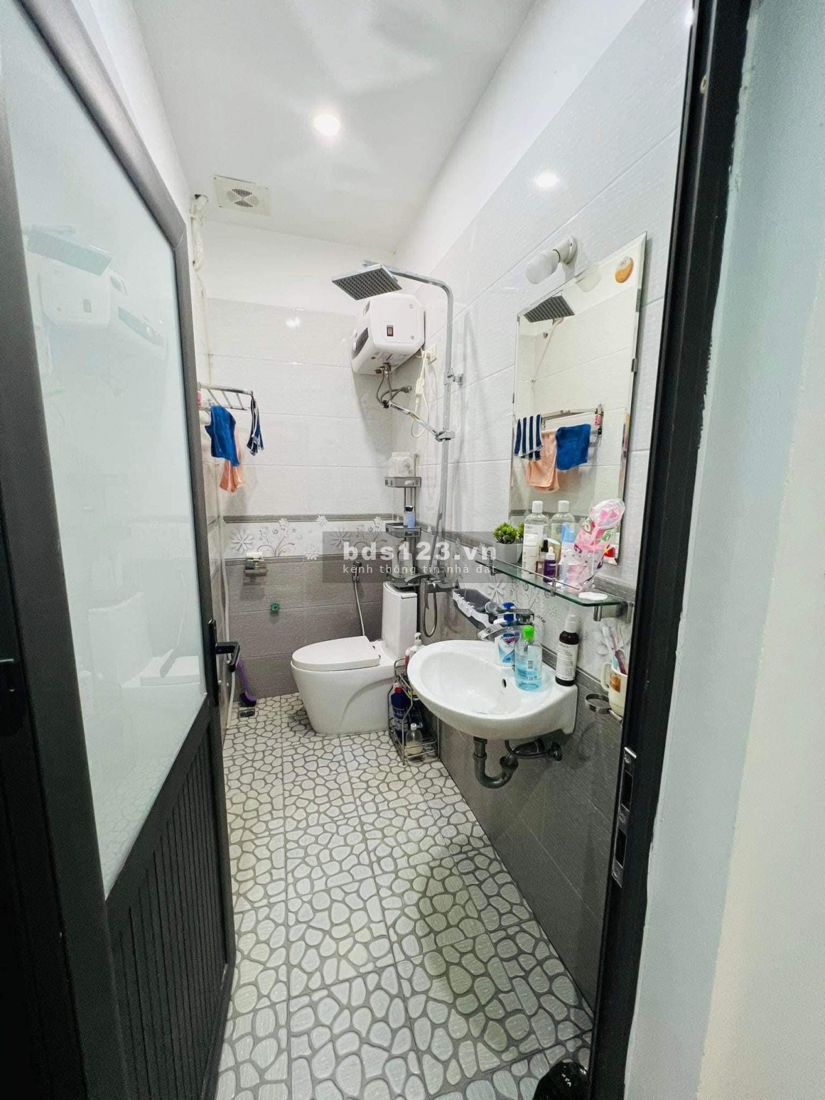 Bán nhà Cầu Giấy rất gần phố, 55m2 x 4t nhỉnh 5 tỷ, lô góc 2 mặt thoáng