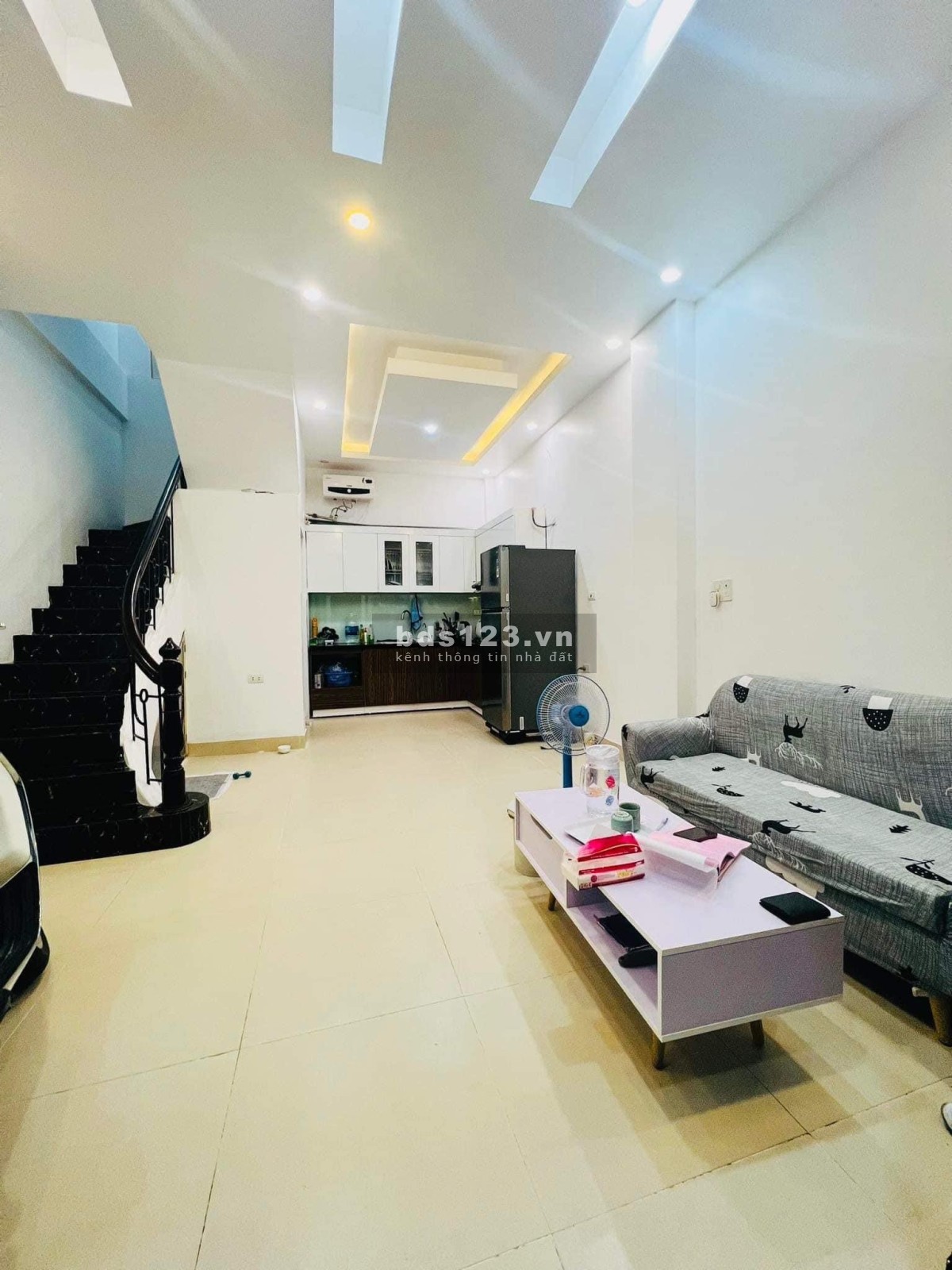 Bán nhà Cầu Giấy rất gần phố, 55m2 x 4t nhỉnh 5 tỷ, lô góc 2 mặt thoáng