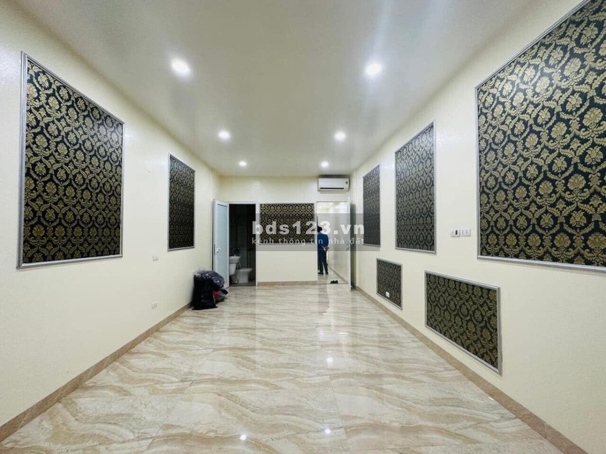 Bán nhà mặt phố Thuỵ Khuê, Tây Hồ. Dt 50m, 8T, 3.8m, 17.5Tỷ. Hiếm, KD đa dạng, Ô Tô 2 chiều, view Hồ