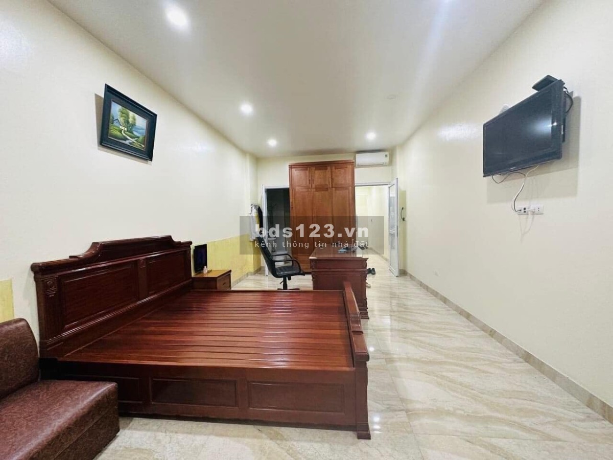 Bán nhà mặt phố Thuỵ Khuê, Tây Hồ. Dt 50m, 8T, 3.8m, 17.5Tỷ. Hiếm, KD đa dạng, Ô Tô 2 chiều, view Hồ