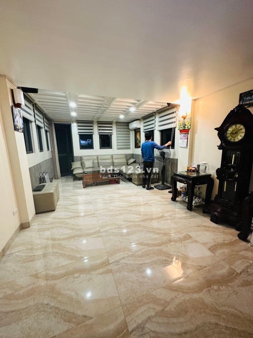 Bán nhà mặt phố Thuỵ Khuê, Tây Hồ. Dt 50m, 8T, 3.8m, 17.5Tỷ. Hiếm, KD đa dạng, Ô Tô 2 chiều, view Hồ