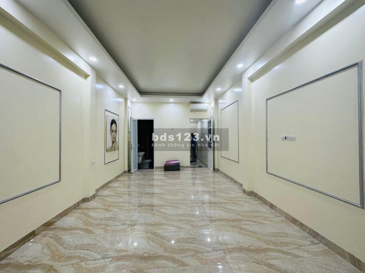 Bán nhà mặt phố Thuỵ Khuê, Tây Hồ. Dt 50m, 8T, 3.8m, 17.5Tỷ. Hiếm, KD đa dạng, Ô Tô 2 chiều, view Hồ