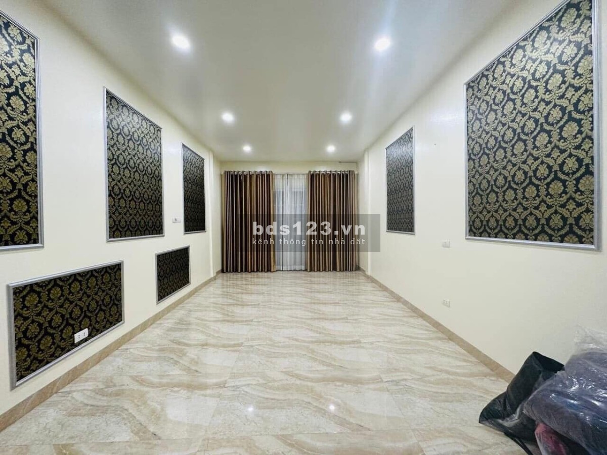 Bán nhà mặt phố Thuỵ Khuê, Tây Hồ. Dt 50m, 8T, 3.8m, 17.5Tỷ. Hiếm, KD đa dạng, Ô Tô 2 chiều, view Hồ