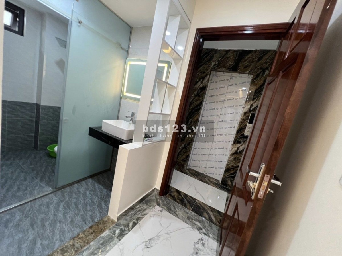 Bán nhà ngõ Ngô Quyền, HĐ đẹp long lanh, vài bước ra hồ Đầm Khê 33m2 6 tầng 3.75 tỷ