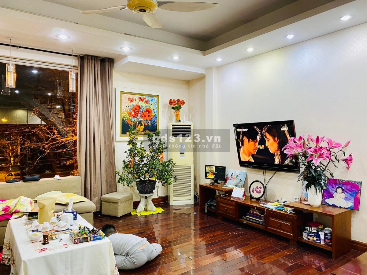 Bán nhà quận Ba Đình, phố Ngọc Khánh. Dt 58m, 5T, MT 5.2m, 16 Tỷ. Ô Tô tránh, Ở và KDoanh cực sướng