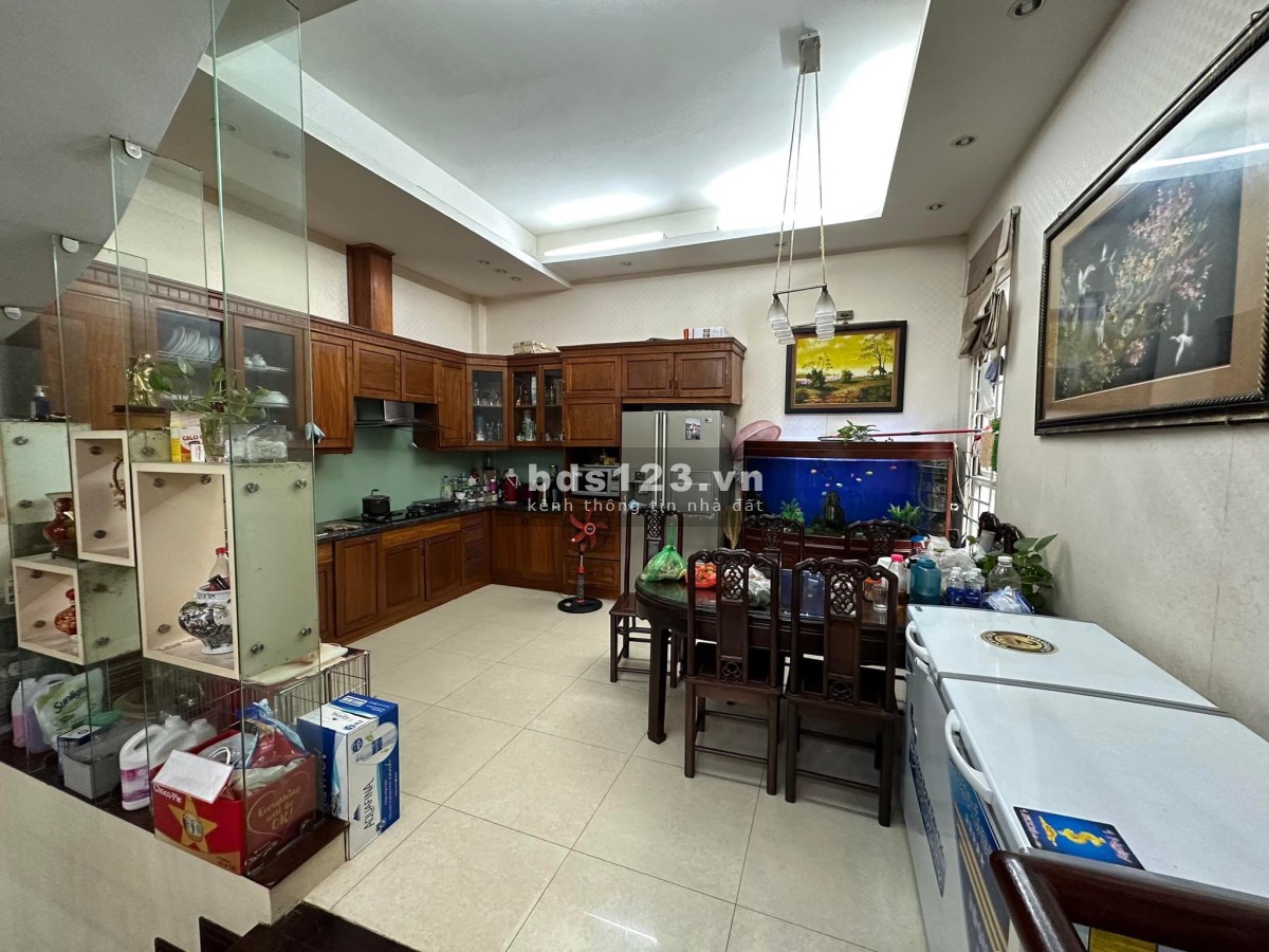 Bán nhà quận Ba Đình, phố Ngọc Khánh. Dt 58m, 5T, MT 5.2m, 16 Tỷ. Ô Tô tránh, Ở và KDoanh cực sướng