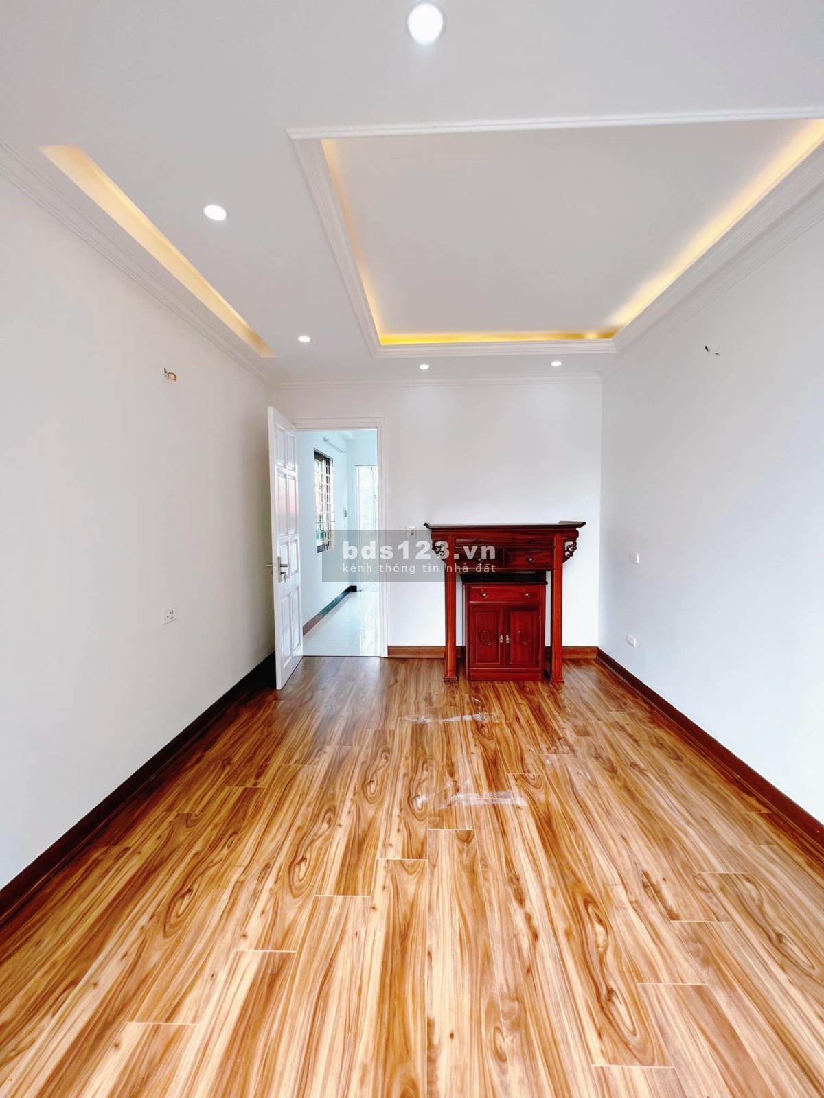 Bán nhà riêng khi VIP - Phân lô cán bộ, vỉa hẻ - Lô góc nở hậu - Full nội thất - Lung linh ở luôn