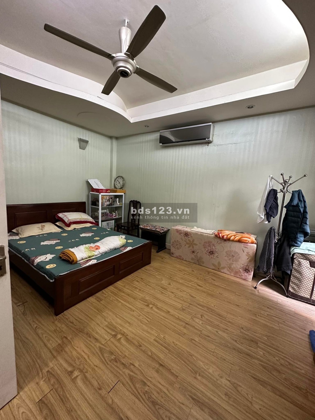 Bán nhà quận Ba Đình, phố Ngọc Khánh. Dt 58m, 5T, MT 5.2m, 16 Tỷ. Ô Tô tránh, Ở và KDoanh cực sướng