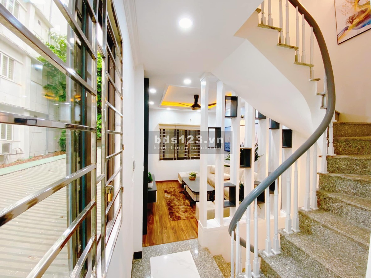 Bán nhà riêng khi VIP - Phân lô cán bộ, vỉa hẻ - Lô góc nở hậu - Full nội thất - Lung linh ở luôn