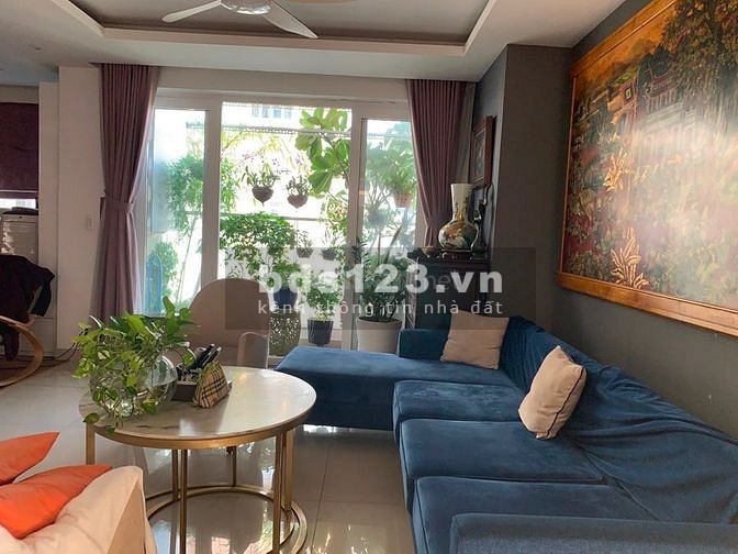 Bán căn hộ chung cư Sky Center 139m2 Phổ Quang 2PN Tầng 6 siêu đẹp