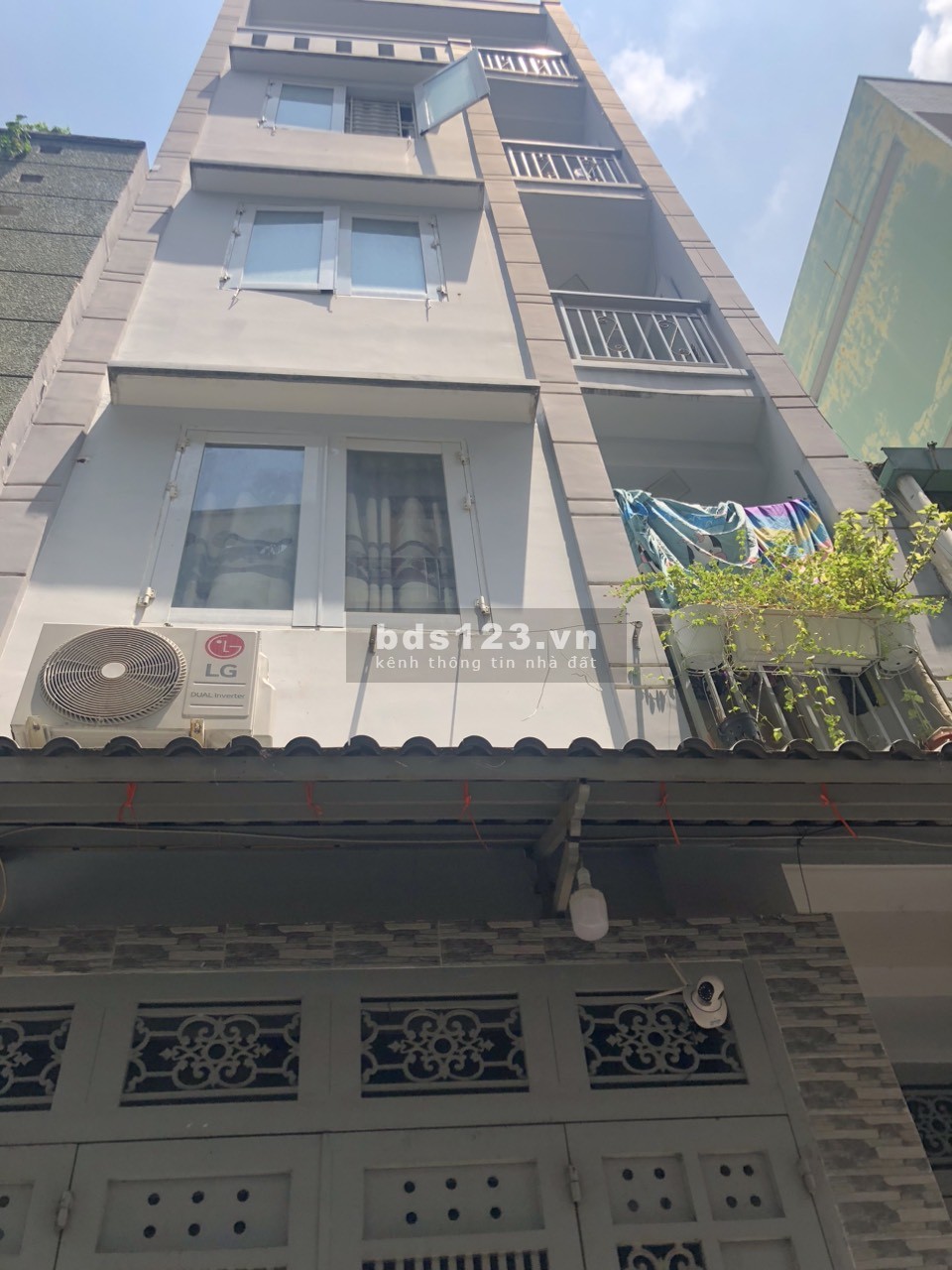 Bán nhà riêng HXH Thành Thái, Phường 14. quận 10.