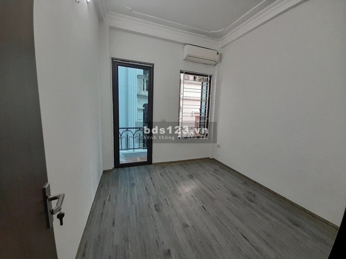 Nhà 3 tỷ bến xe Giáp Bát, Nước Ngầm Quận Hoàng Mai, 35m - 5tầng nở hậu cực đẹp về ở luôn
