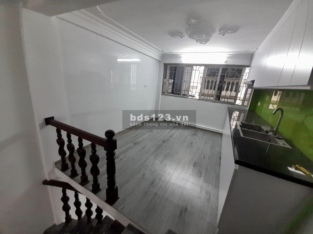 Nhà 3 tỷ bến xe Giáp Bát, Nước Ngầm Quận Hoàng Mai, 35m - 5tầng nở hậu cực đẹp về ở luôn