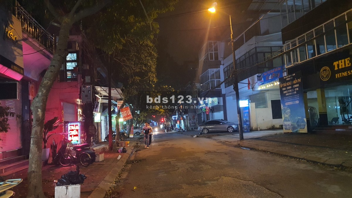 Cần bán nhà Kinh Doanh sầm uất, Vị trí đắc đia TT Đông Anh
