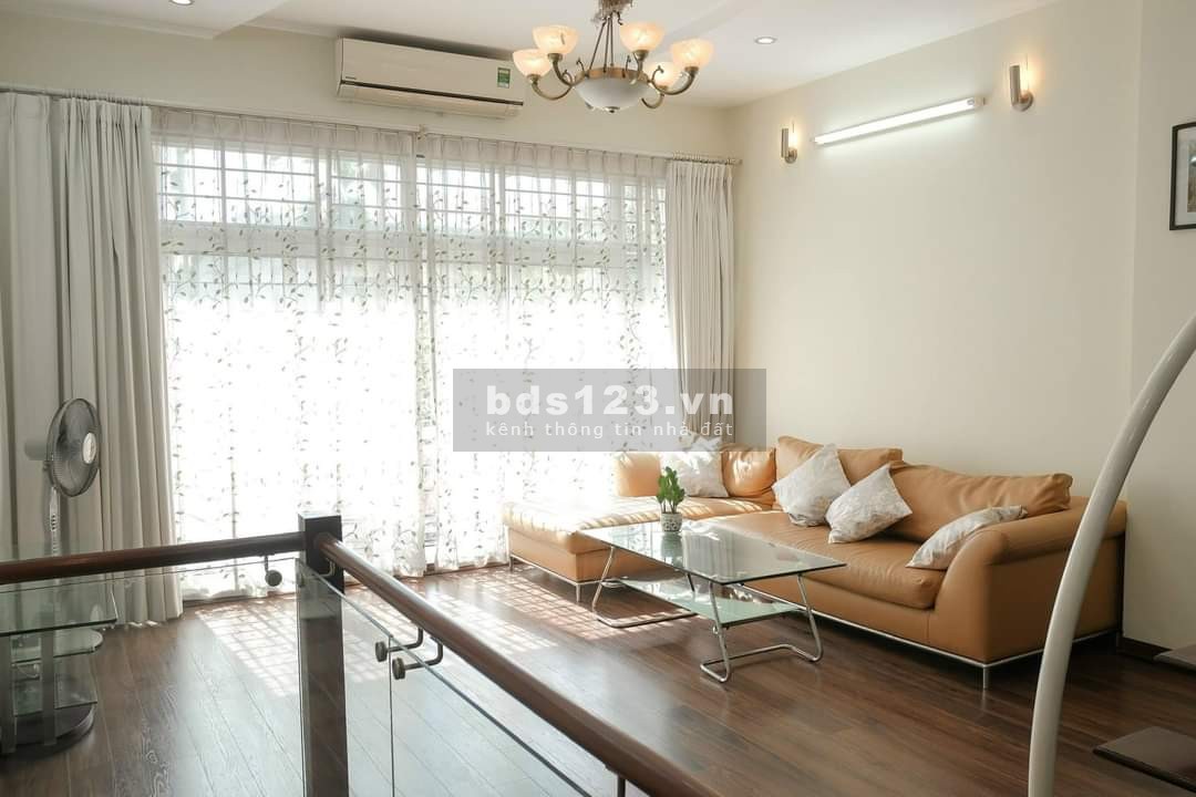 Bán nhà mặt phố tại Đường Nước Phần Lan, Tây Hồ, Hà Nội diện tích 43m2 giá 12.2 Tỷ