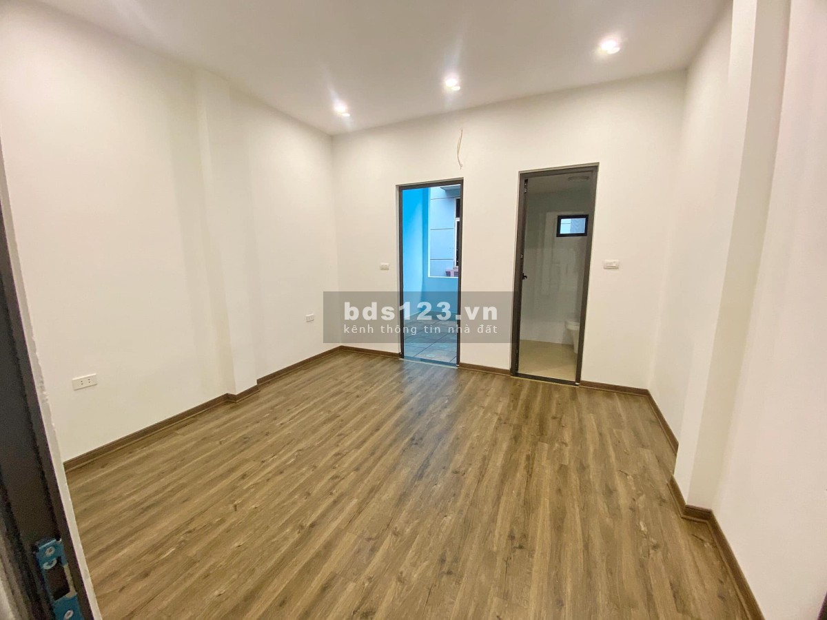 Bán nhà phân lô ô tô tránh, dừng đỗ ngày đêm - Ô chờ thang máy - Full nội thất - MT 3.8m