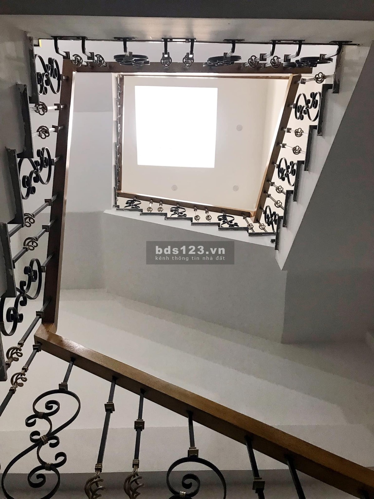 Bán nhà phân lô ô tô tránh, dừng đỗ ngày đêm - Ô chờ thang máy - Full nội thất - MT 3.8m
