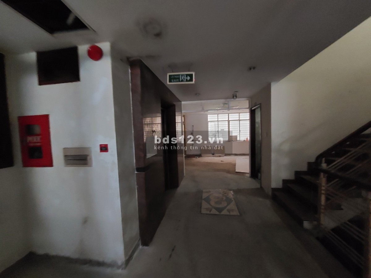 Cho thuê gấp sàn văn phòng tòa Vietinbank Quận 3, DT sàn 100m2-200m2. Giá ~300k/m2