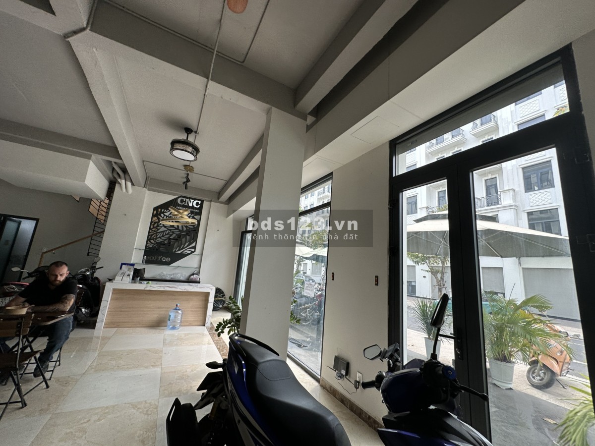 Hoàn thiện nhà liền kề cho thuê tầng 1,2,3,4,5 làm văn phòng vị trí đẹp, trung tâm trong Vinhomes