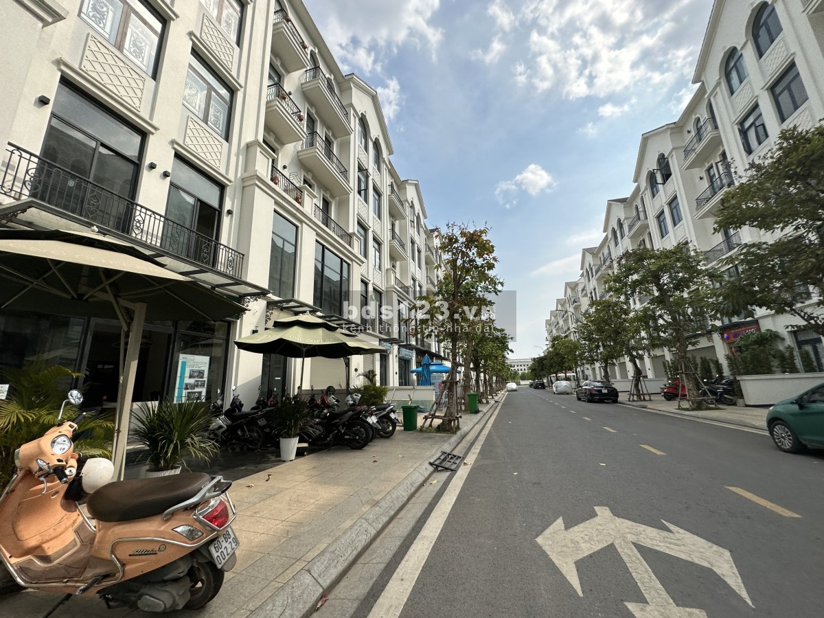 Hoàn thiện nhà liền kề cho thuê tầng 1,2,3,4,5 làm văn phòng vị trí đẹp, trung tâm trong Vinhomes