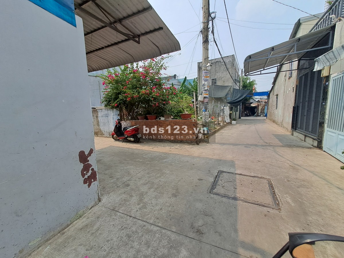 Chủ bán gấp căn nhà góc 2 lầu, nở hậu 4.6m Dương Thị Mười giá siêu tốt 3.4 tỷ Tl