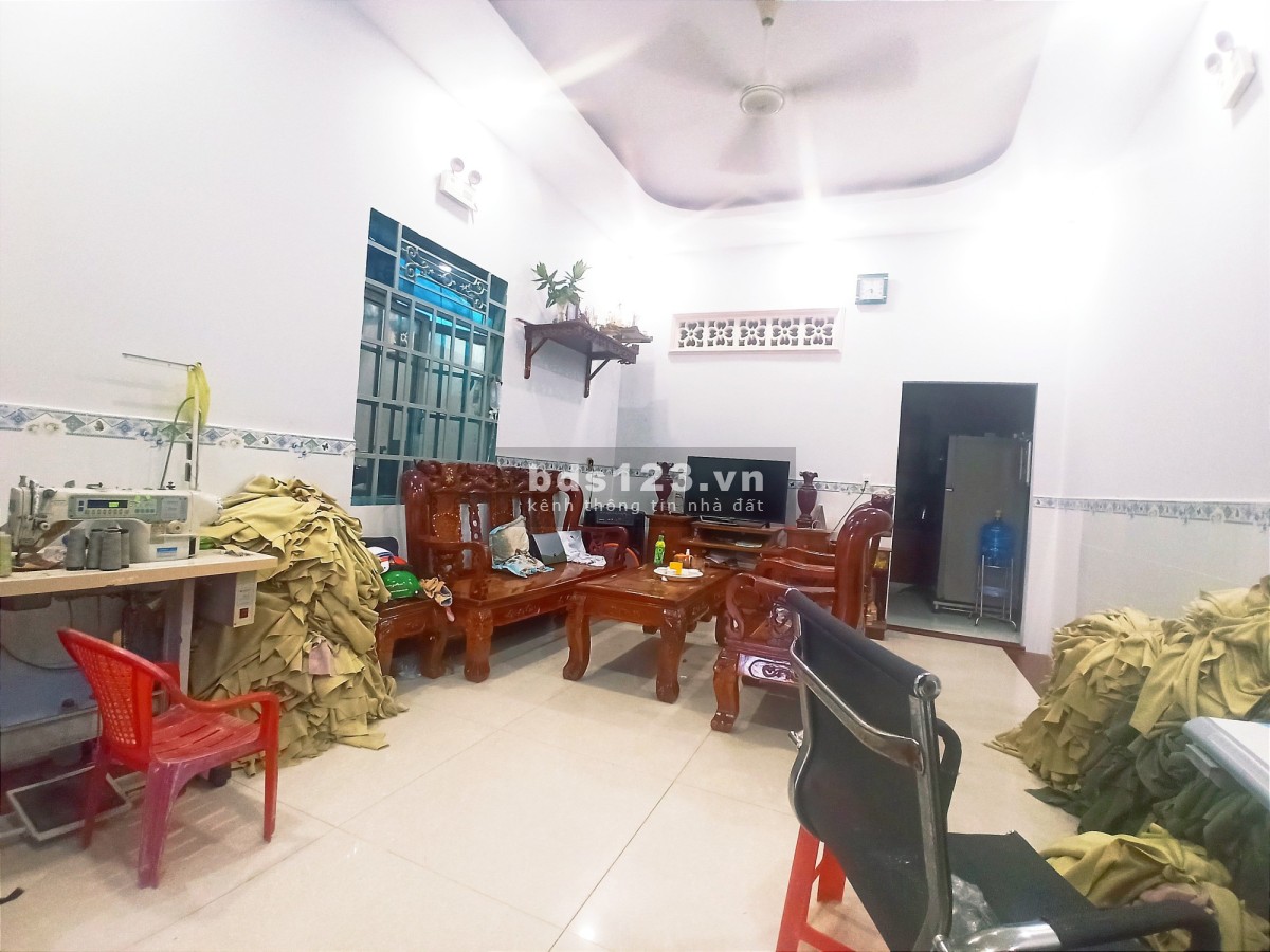 Chủ bán gấp căn nhà góc 2 lầu, nở hậu 4.6m Dương Thị Mười giá siêu tốt 3.4 tỷ Tl