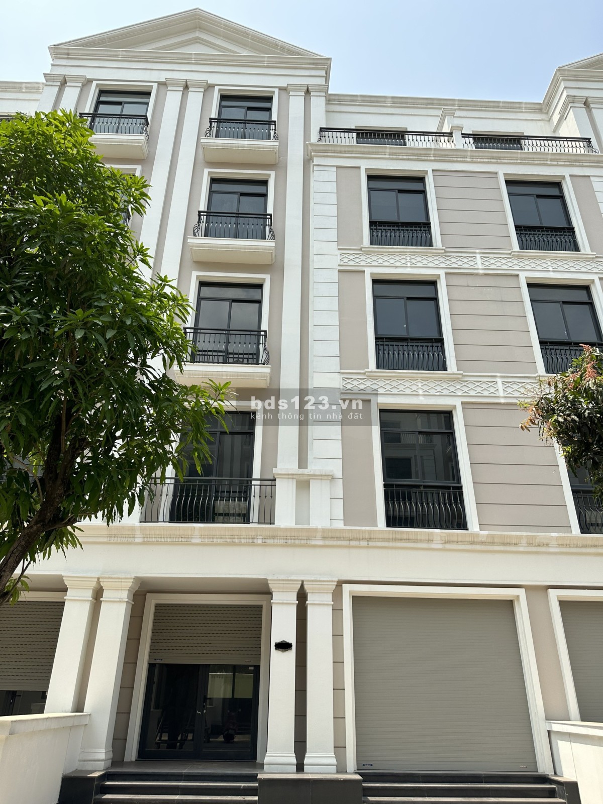 cần tiền kinh doanh bán căn nhà phố Vinhomes Grand Park - 96m2 - 14 tỷ. lh 0912 157 978