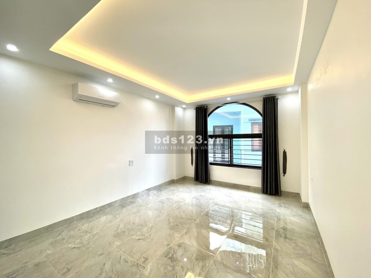Bán nhà Nguyễn Văn Cừ - Long Biên - Kinh doanh - diện tích 36m2 - 5 tầng - 3 tỷ 9