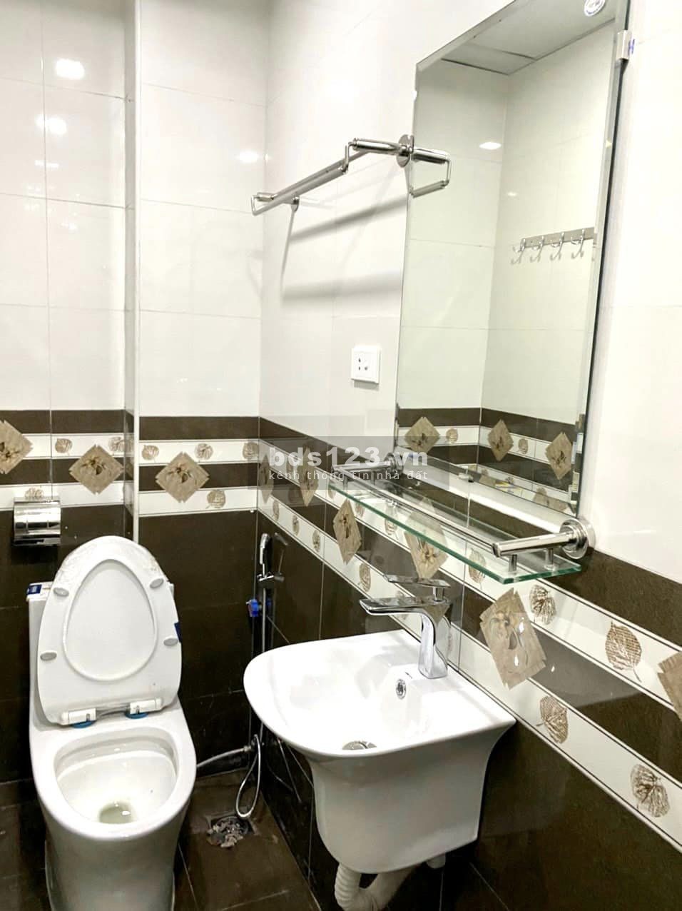 Bán nhà Nguyễn Văn Cừ - Long Biên - Kinh doanh - diện tích 36m2 - 5 tầng - 3 tỷ 9
