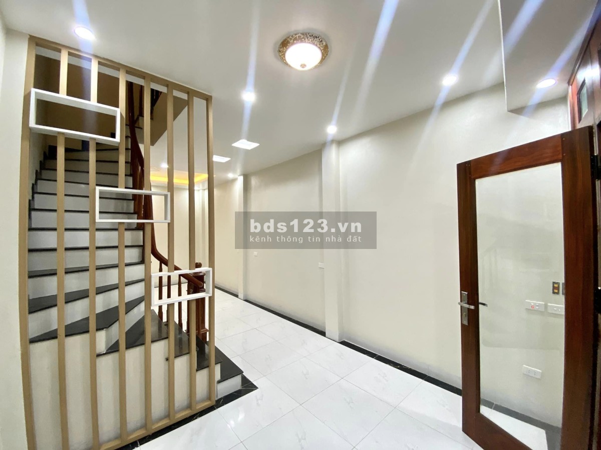 Bán nhà Nguyễn Văn Cừ - Long Biên - Kinh doanh - diện tích 36m2 - 5 tầng - 3 tỷ 9