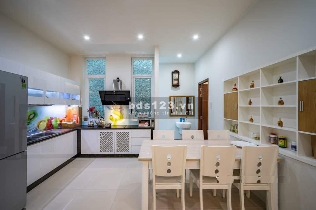 Bán nhà Hoàng Hoa Thám, 53m2, 1 xẹc sát ngay mặt tiền, hẻm xe hơi. Nhỉnh hơn 8 tỷ gần ngã tư