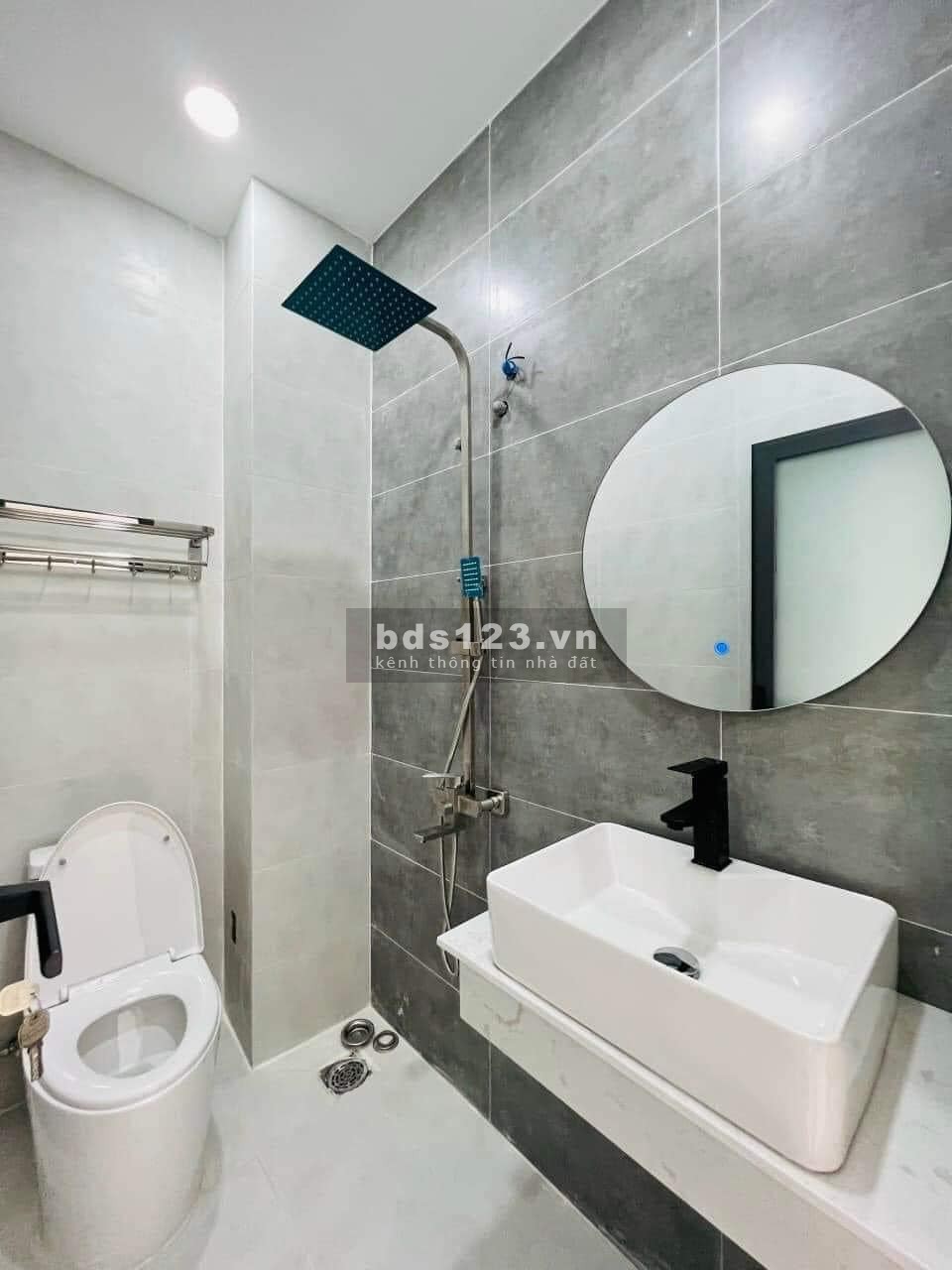 Bán nhà 45m2 chỉ hơn 6 tỷ, mặt tiền kinh doanh rất tốt, xe hơi vào tận cửa, gần Hoàng hoa thám