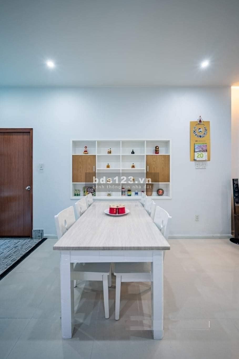 Bán nhà Hoàng Hoa Thám, 53m2, 1 xẹc sát ngay mặt tiền, hẻm xe hơi. Nhỉnh hơn 8 tỷ gần ngã tư