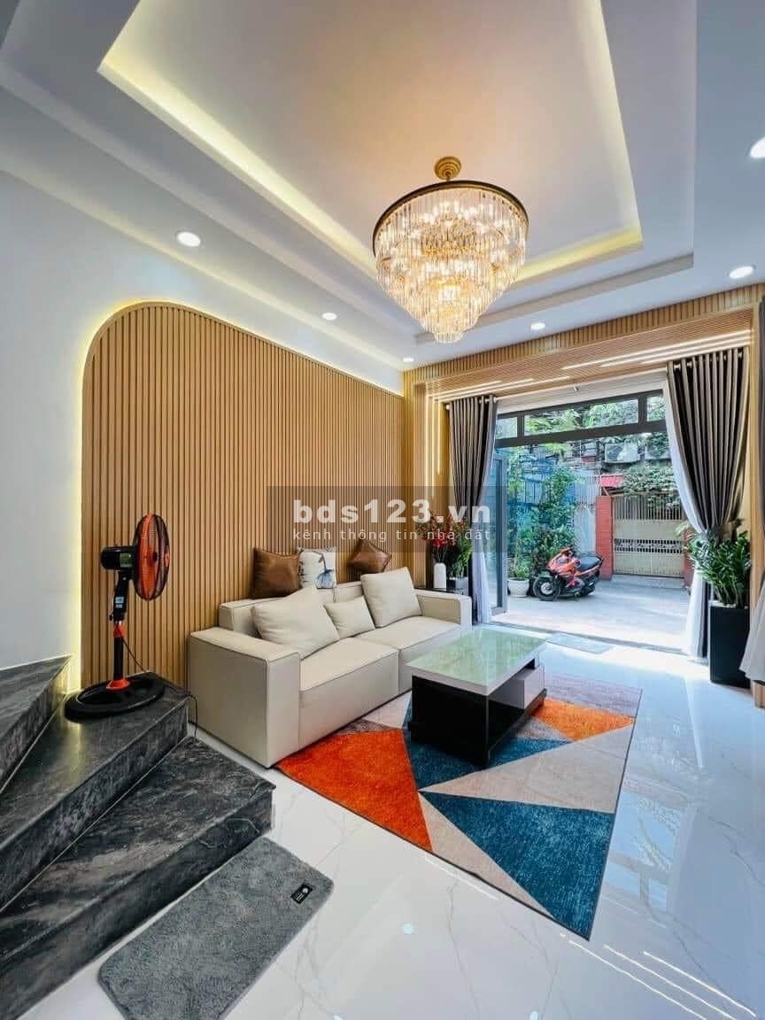 Bán nhà 45m2 chỉ hơn 6 tỷ, mặt tiền kinh doanh rất tốt, xe hơi vào tận cửa, gần Hoàng hoa thám