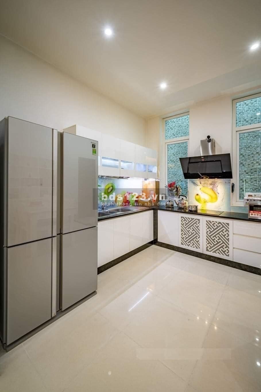 Bán nhà Hoàng Hoa Thám, 53m2, 1 xẹc sát ngay mặt tiền, hẻm xe hơi. Nhỉnh hơn 8 tỷ gần ngã tư