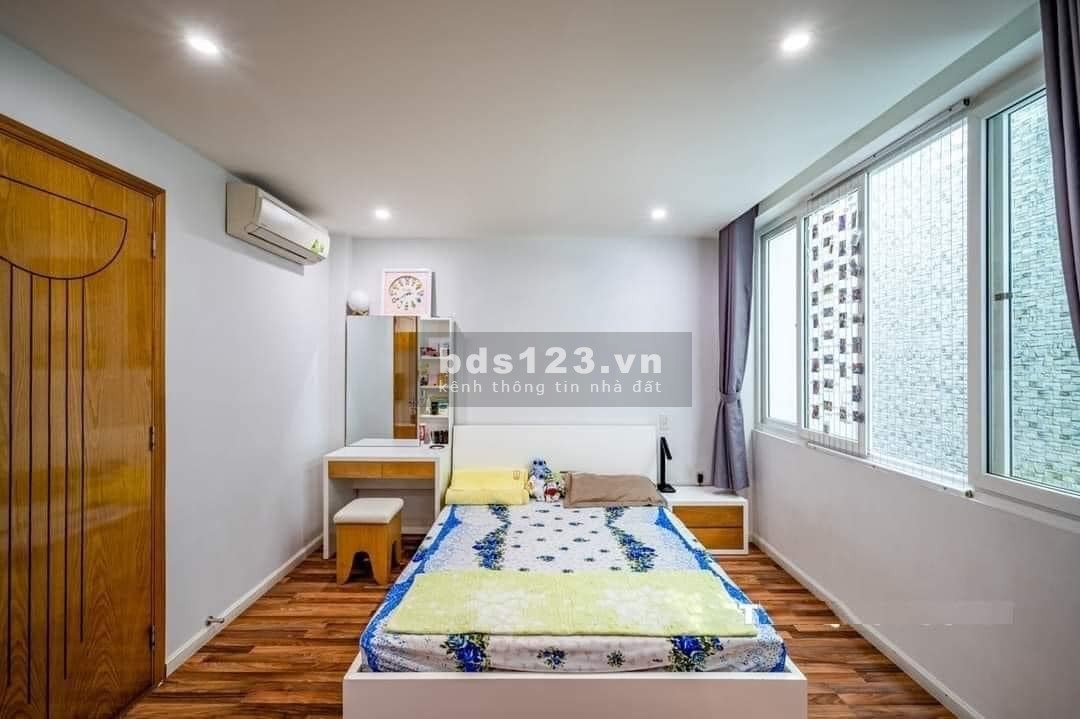 Bán nhà Hoàng Hoa Thám, 53m2, 1 xẹc sát ngay mặt tiền, hẻm xe hơi. Nhỉnh hơn 8 tỷ gần ngã tư
